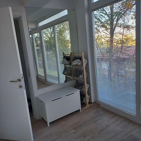 Lovely 1- Bedroom Condo Close To Downtown Skopje Exterior photo