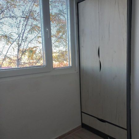 Lovely 1- Bedroom Condo Close To Downtown Skopje Exterior photo