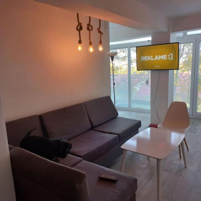 Lovely 1- Bedroom Condo Close To Downtown Skopje Exterior photo