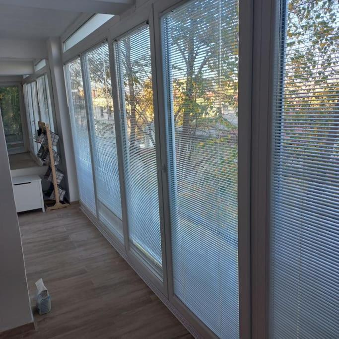 Lovely 1- Bedroom Condo Close To Downtown Skopje Exterior photo