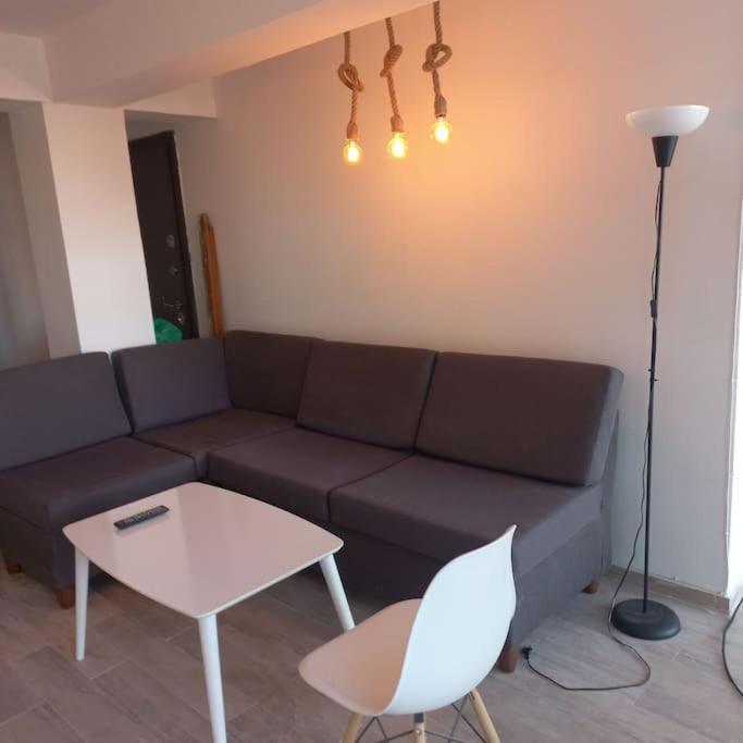 Lovely 1- Bedroom Condo Close To Downtown Skopje Exterior photo
