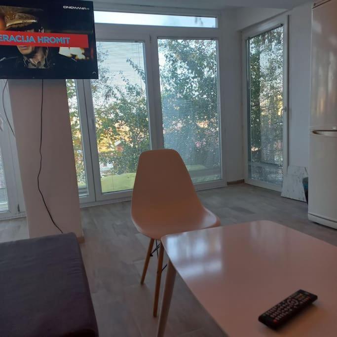 Lovely 1- Bedroom Condo Close To Downtown Skopje Exterior photo